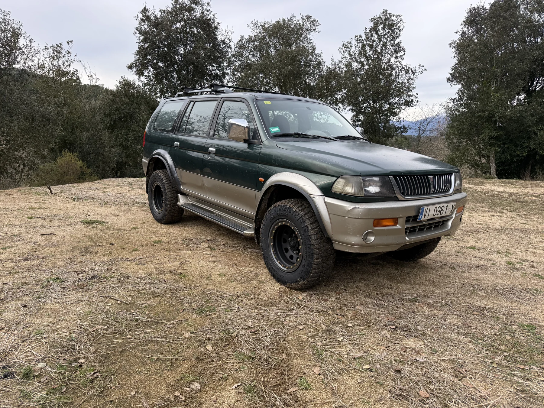 Mitsubishi de Peuaterra con los neumáticos RADAR Renegade R/T montados